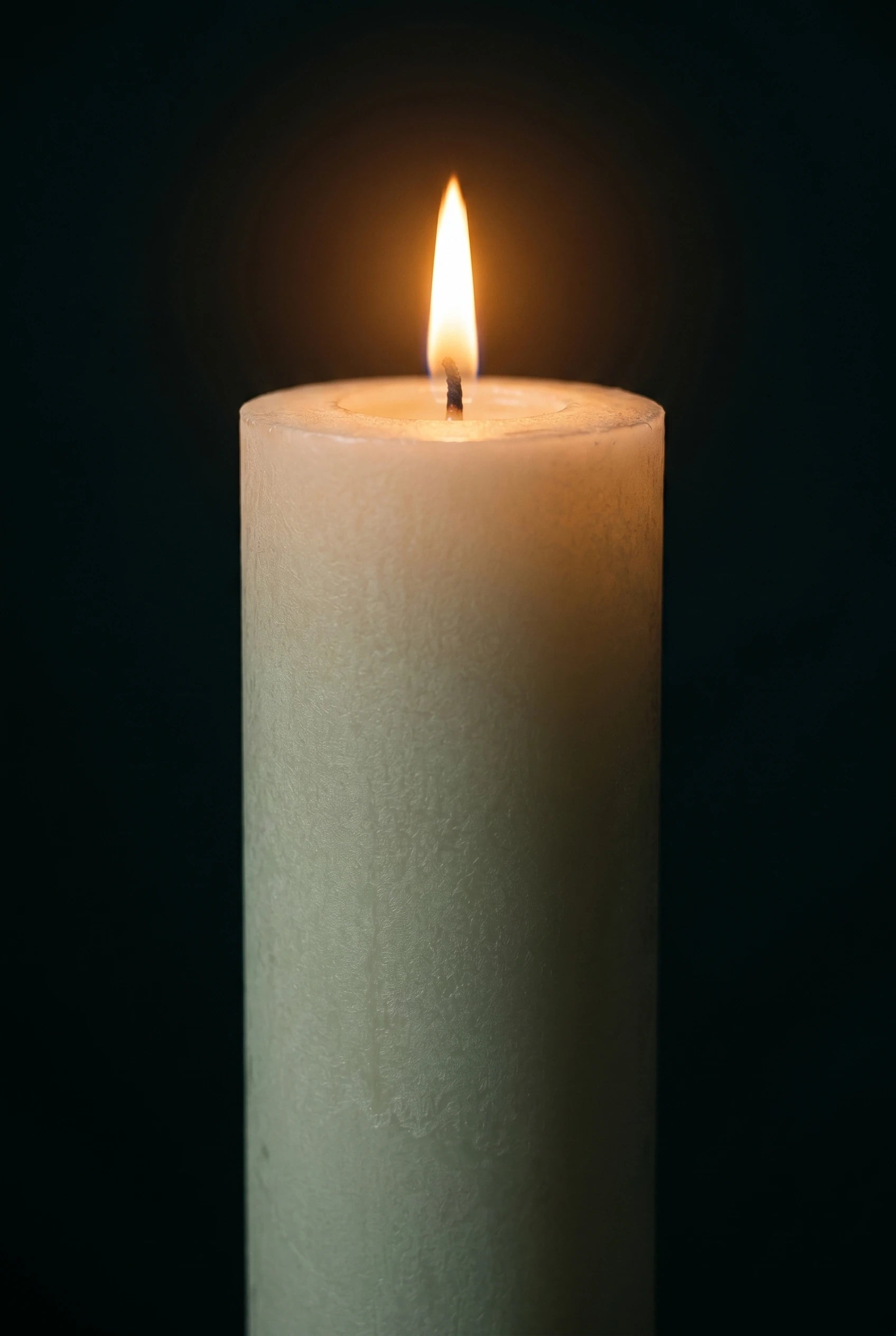 Tændt Stammen Råhvid bivokslys med rolig flamme, ren bivoks bloklys brænder 100 timer
